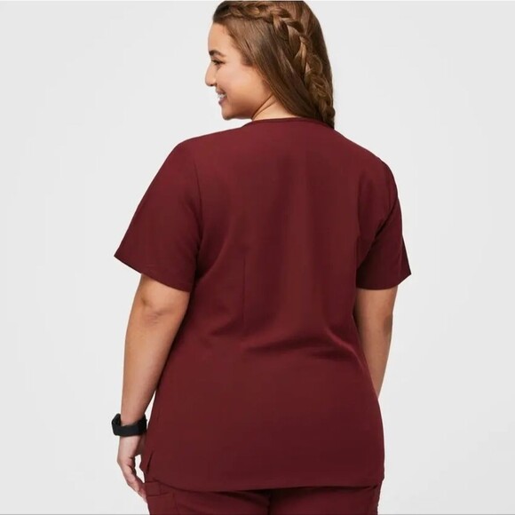 NWT Figs | Casma Three-Pocket Scrub Top In Burgundy, Womens XXL - Picture 3 of 7